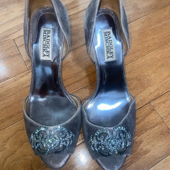 Badgley Mischka grey suede d’orsay pumps - Picture 2 of 8